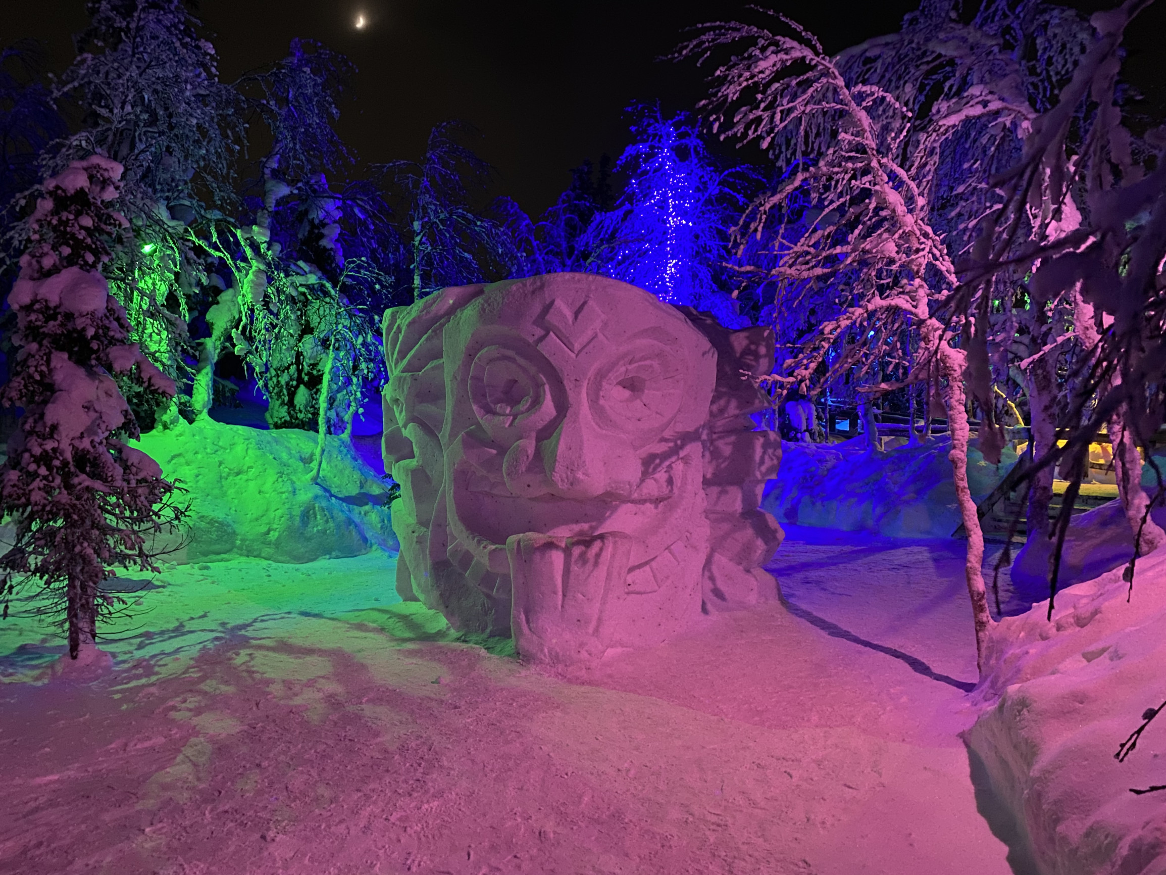 Снежные скульптуры в парке «Таинственный лес», Кировск – фотографии России