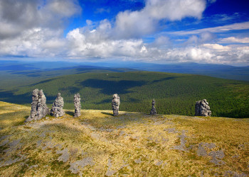 Скалы Маньпупунёр в Коми – фотографии России