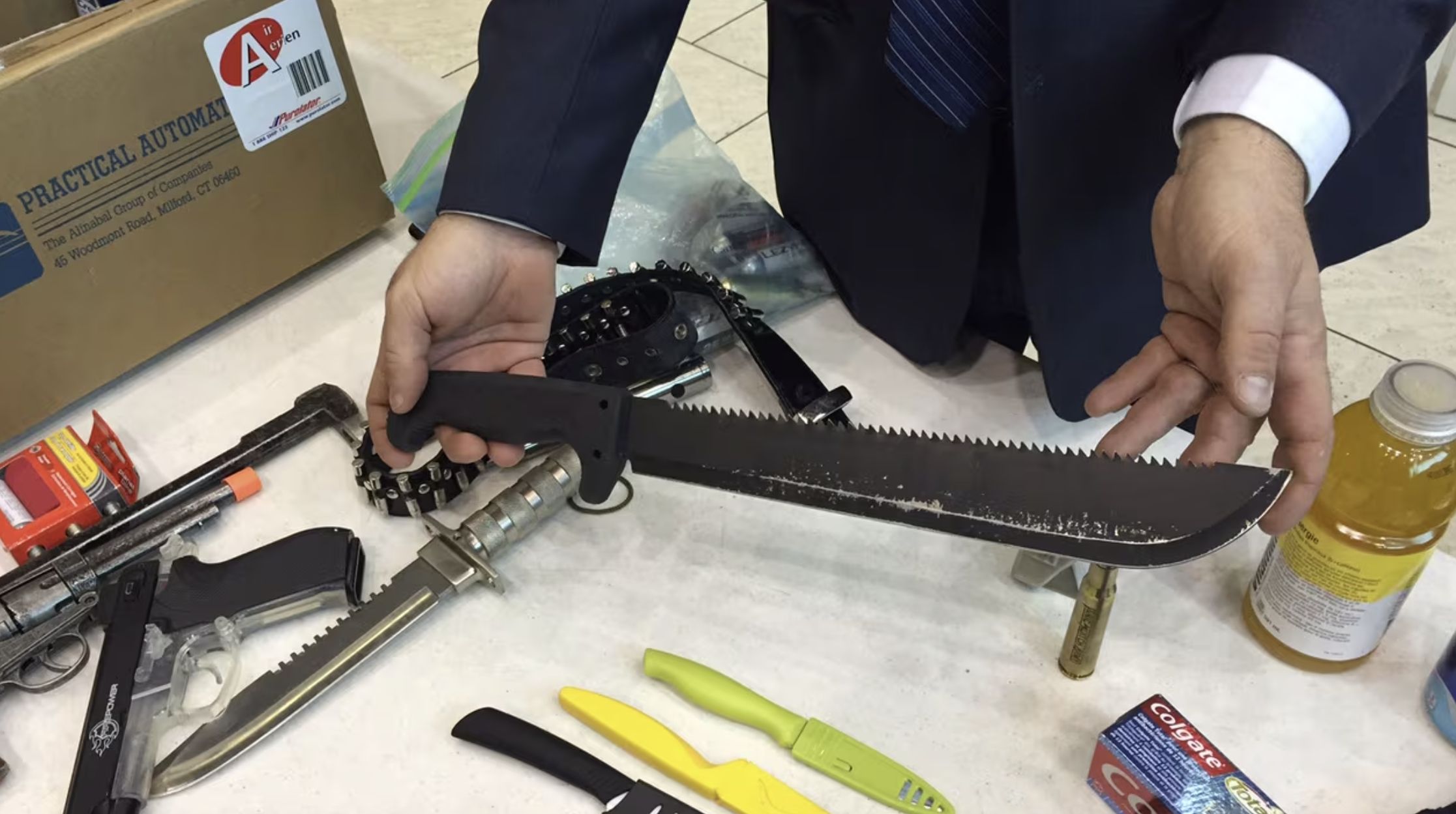 Можно ли взять нож в самолёт?