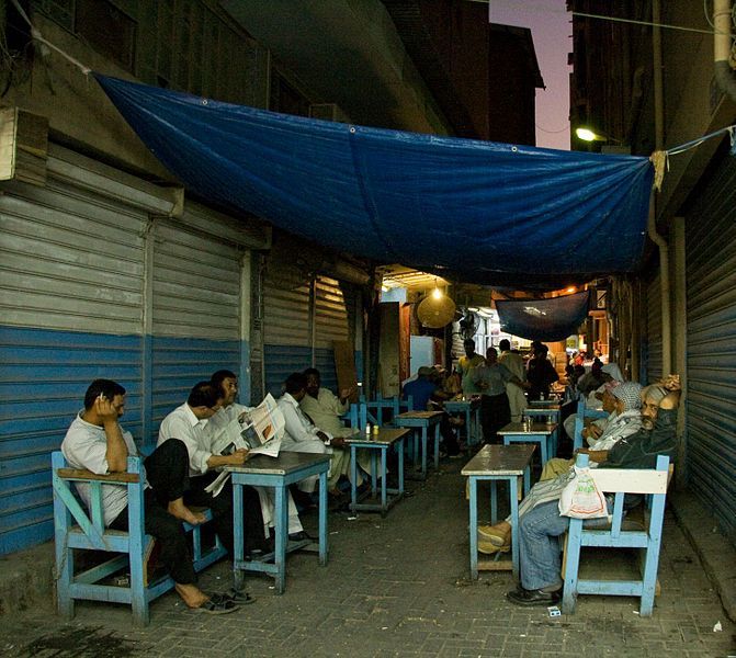 Haji Cafe (терраса/люди/атмосфера).