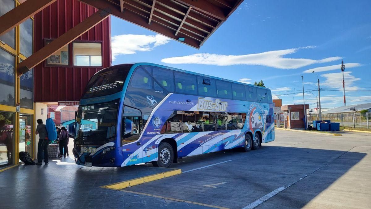 Автобус Bus-Sur на автовокзале в Патагонии
