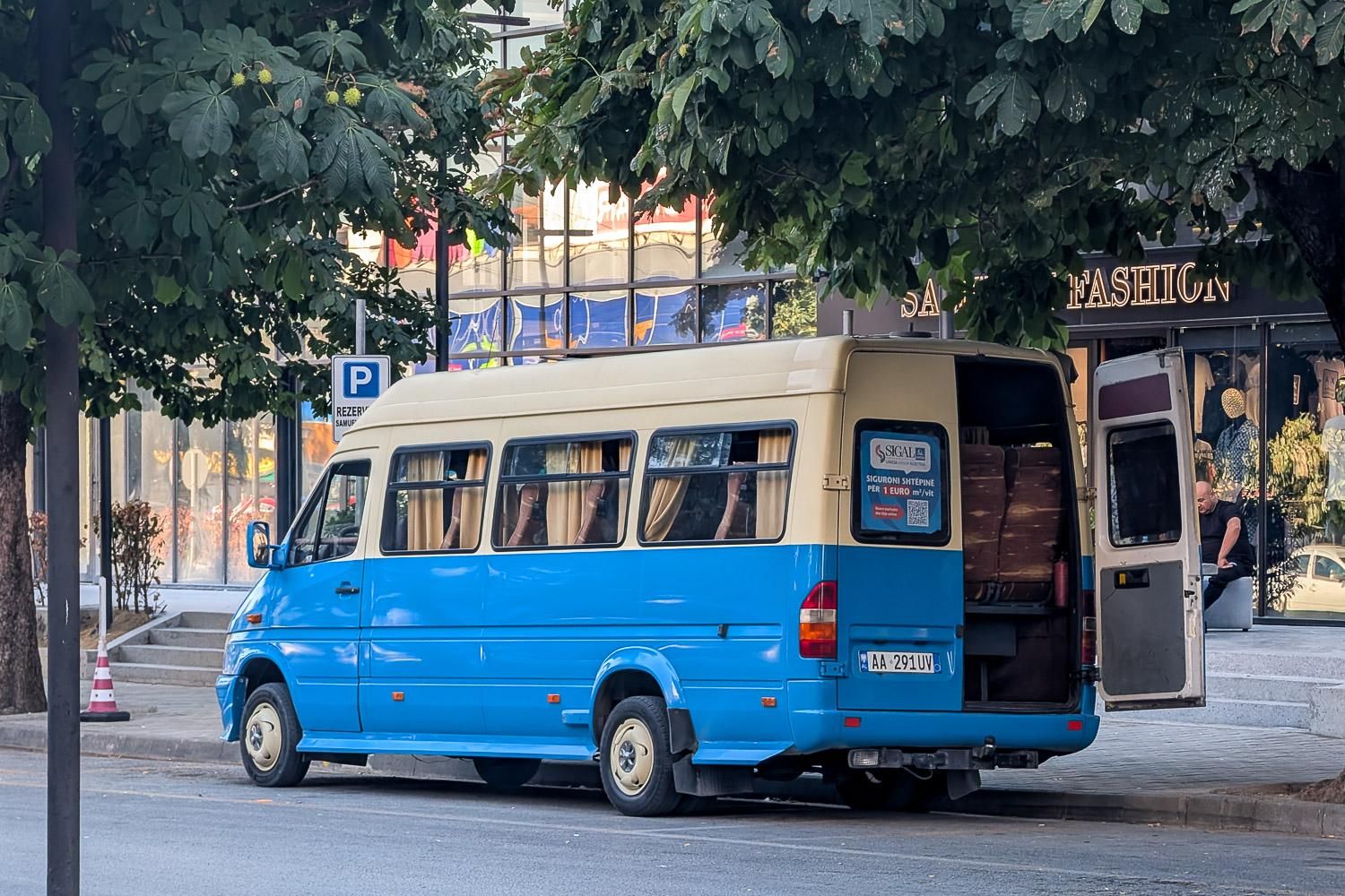 Междугородний фургон в Албании