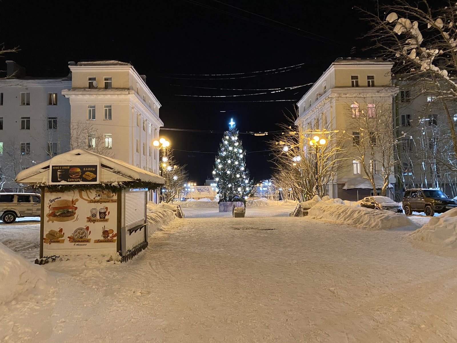 Курортный бульвар зимой в городе Кировск