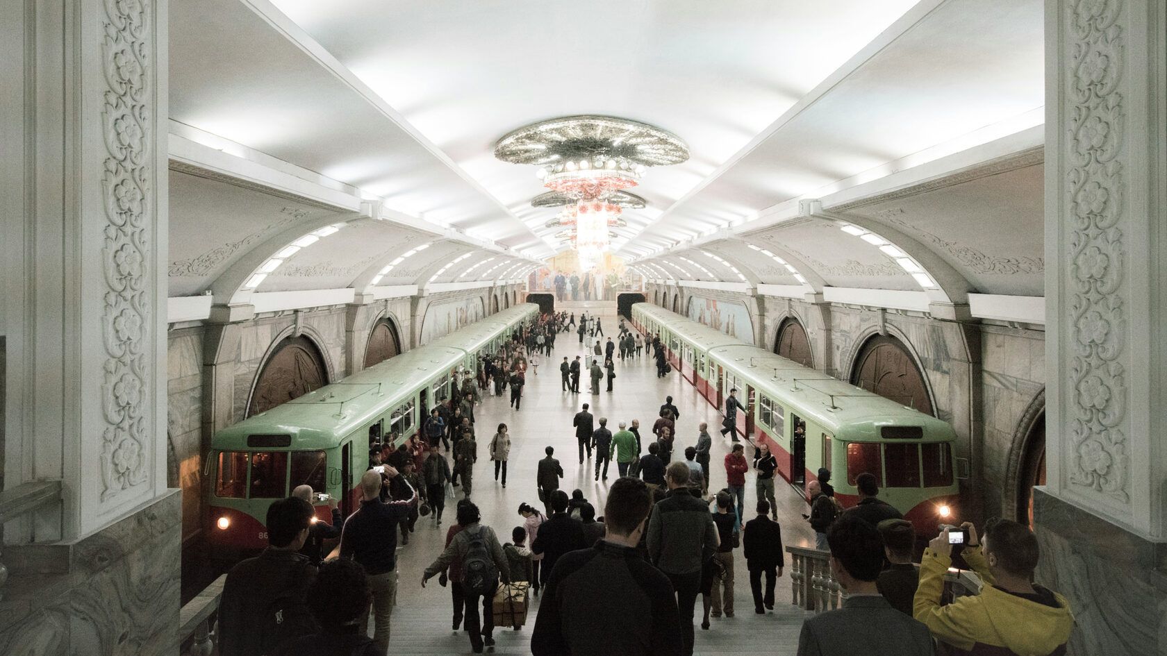 Метро Пхеньяна как объект показа — одно из самых глубоких в мире (КНДР)
