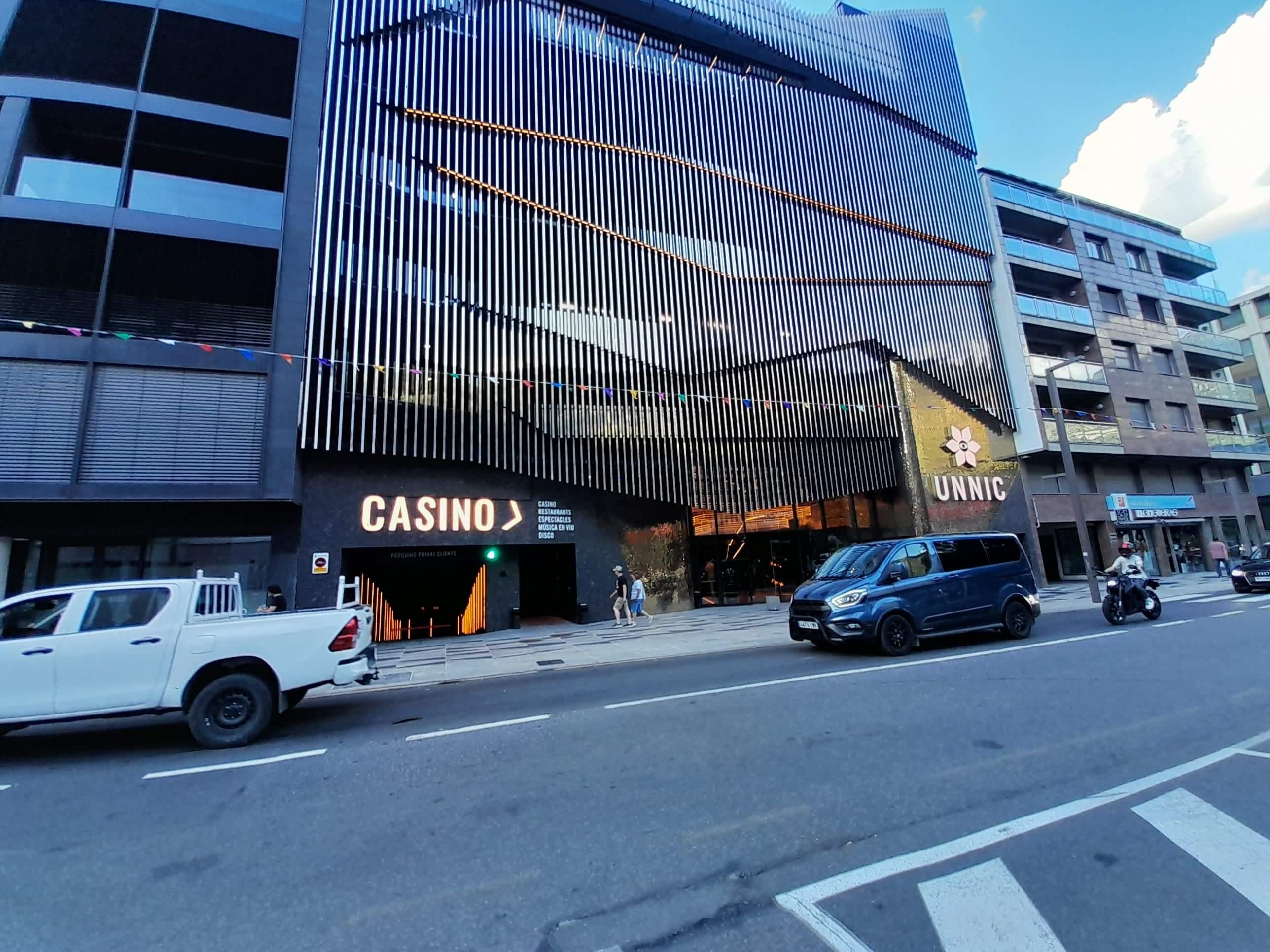 Центральный вход в Gran Casino Andorra