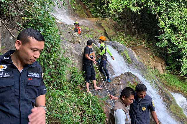 Во время поиска удачного ракурса на фоне водопада турист поскользнулся и разбился об острые камни в воде