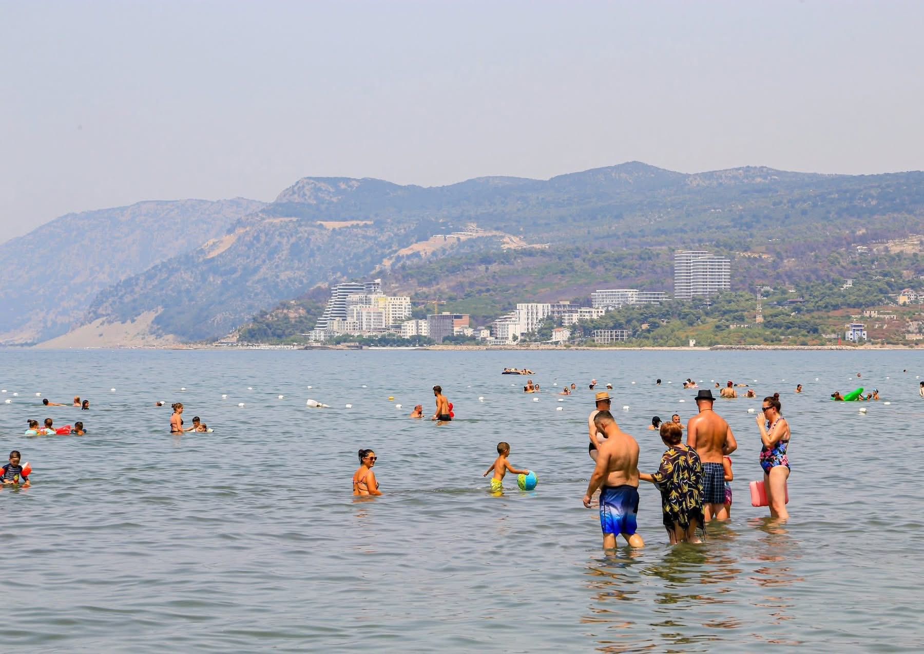 Дети на пляже Куне