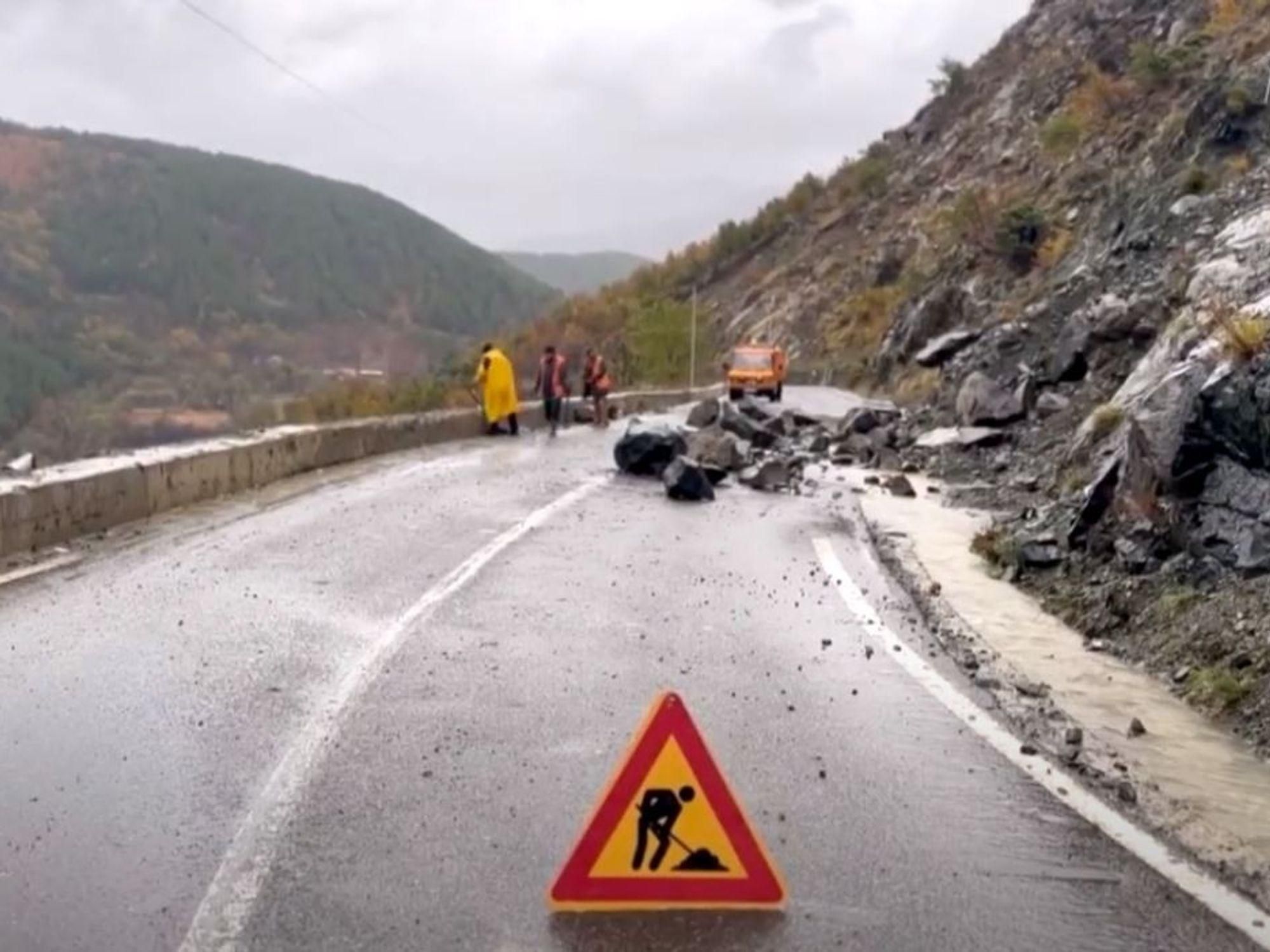 Дорога в горах Албании