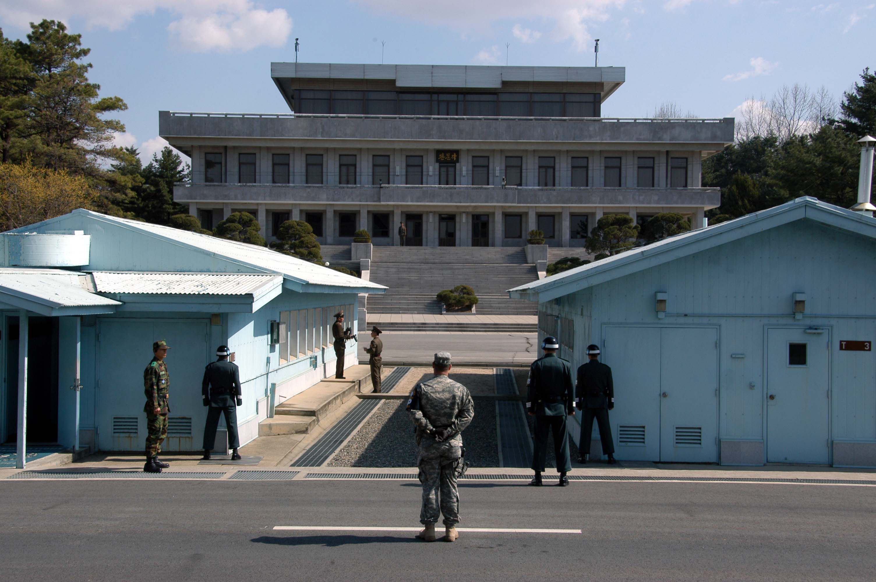 Контролируемый переход границы Северной Кореи (Korean Demilitarized Zone)