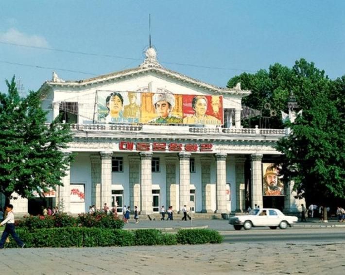 Вера КНДР в символах на зданиях в Пхеньяне
