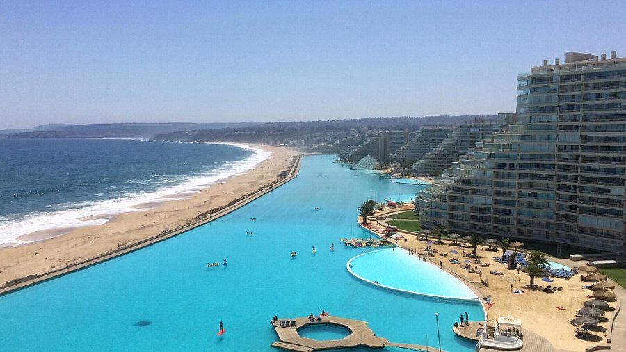 В бассейне SAN ALFONSO DEL MAR можно плавать, кататься на лодках, каяках и SUP-досках