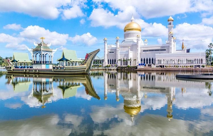 Мечеть султана Омара Али Сайфуддина - Sultan Omar Ali Saifuddien Mosque (Бандар-Сери-Бегаван, Бруней)