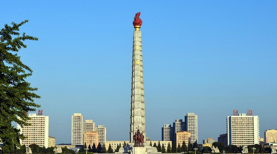 Башня Чучхе (Juche Tower) в КНДР