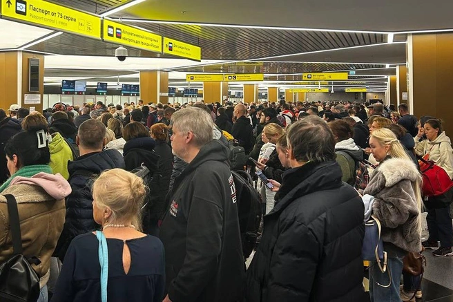 Поток пассажиров в аэропорту