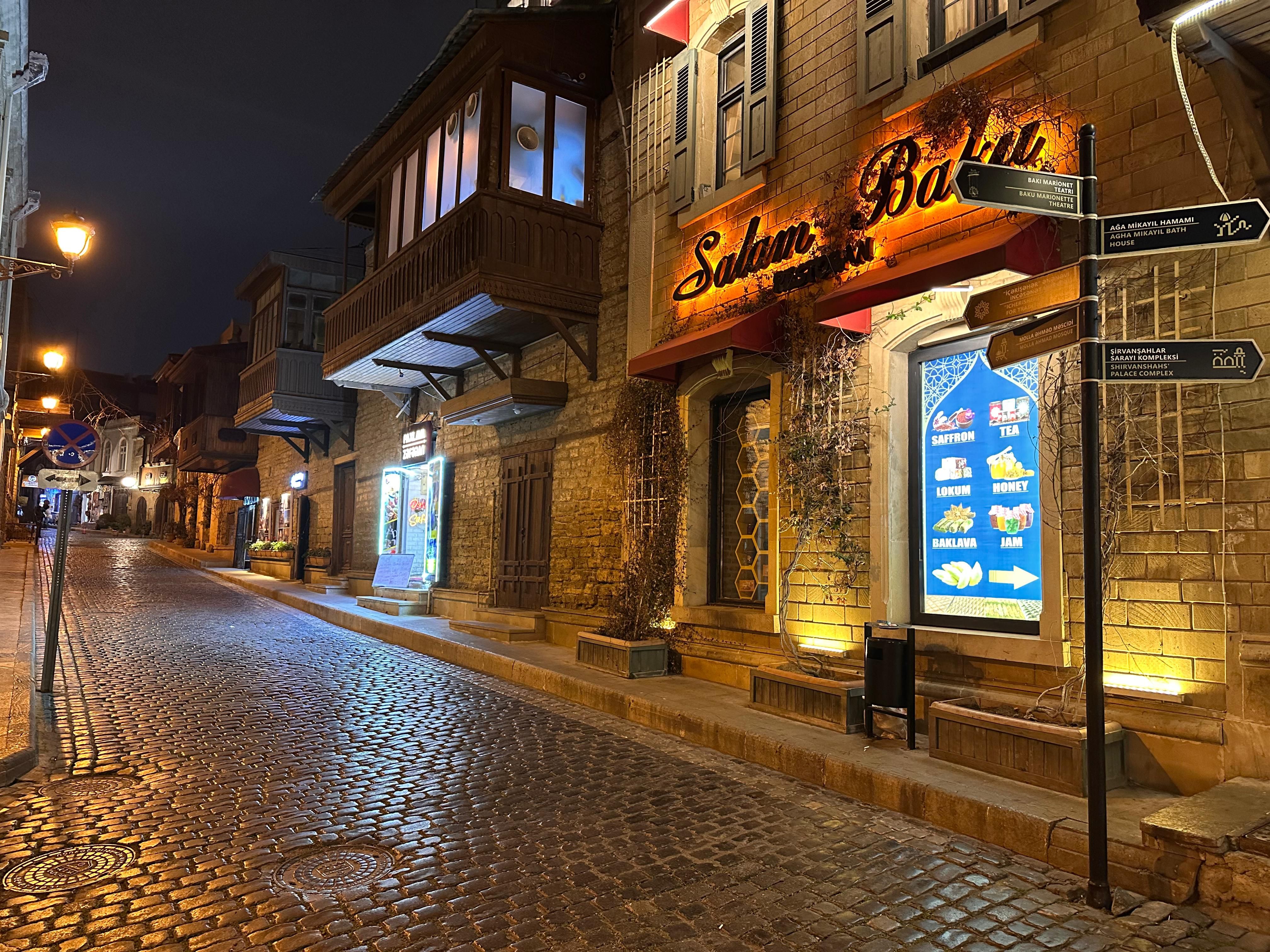 Старая застройка центра Баку