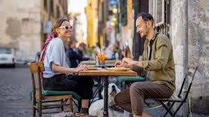 Обсуждение счёта в кафе во время поездки