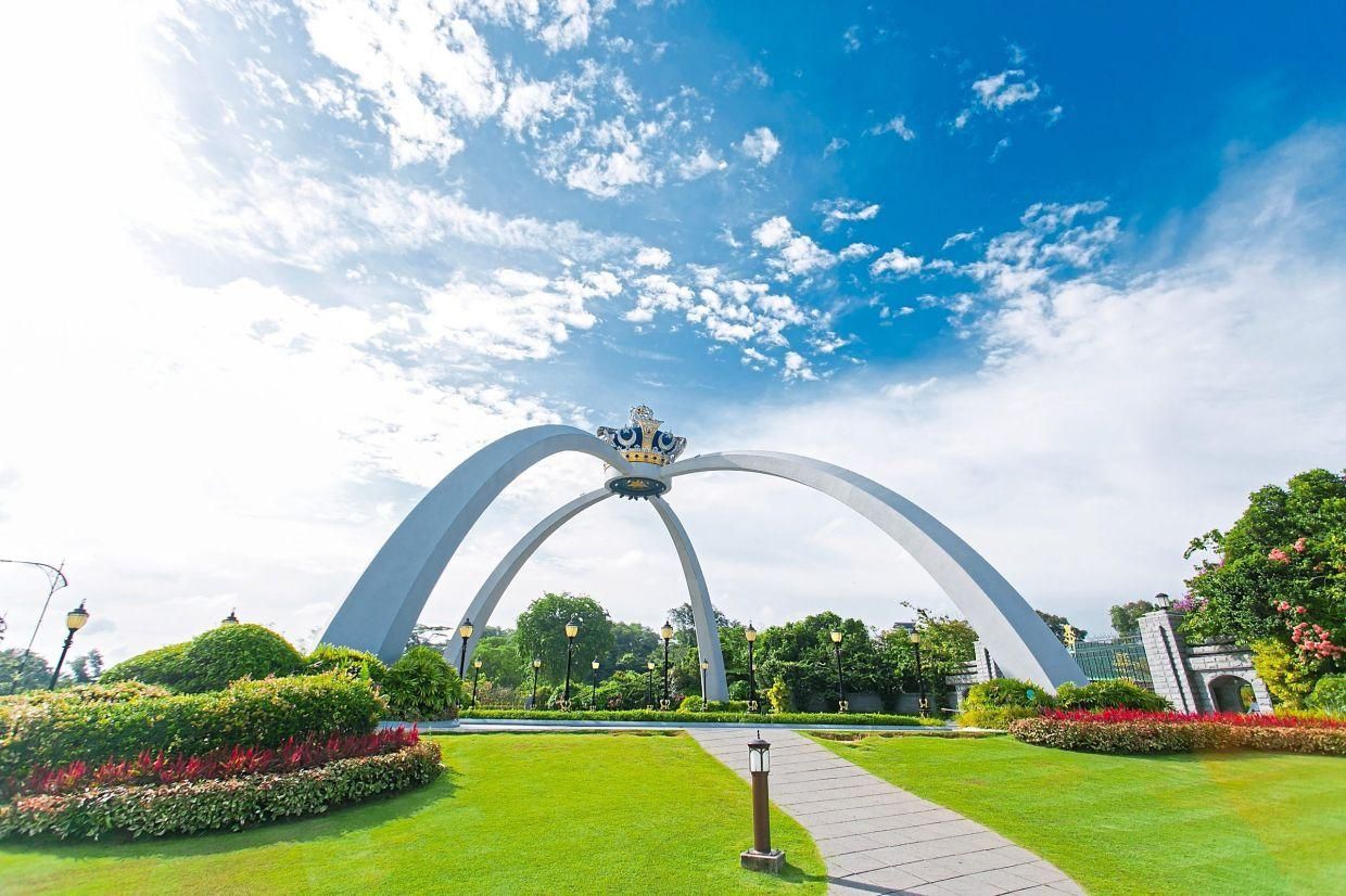 Дворец султана Джохора - Istana Bukit Serene (Джохор-Бару, Малайзия)