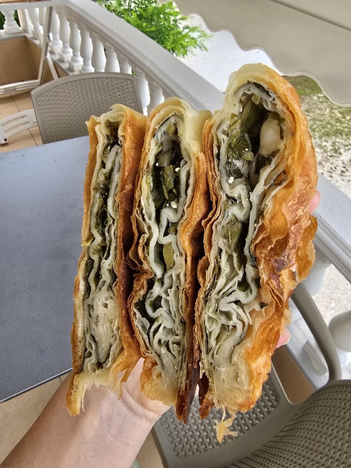Слоёный byrek со шпинатом и белым сыром
