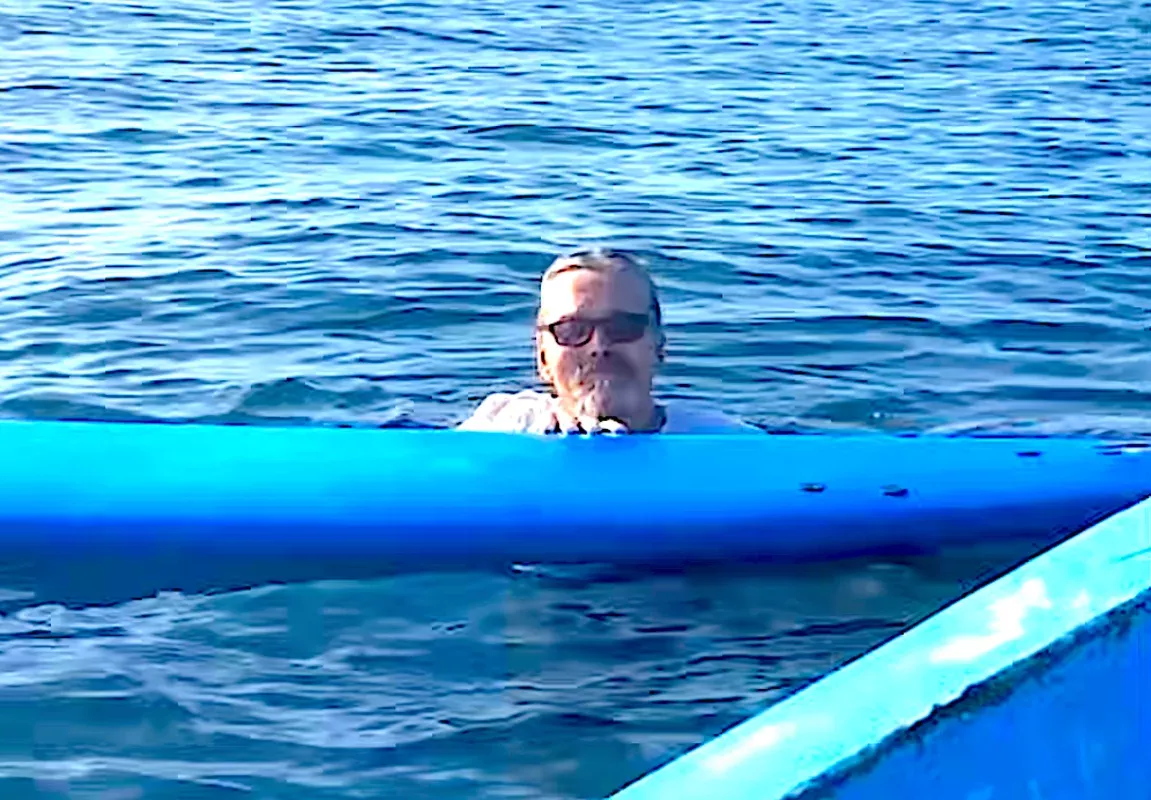 На Бали россиянин 20 часов дрейфовал в океане после серфинга