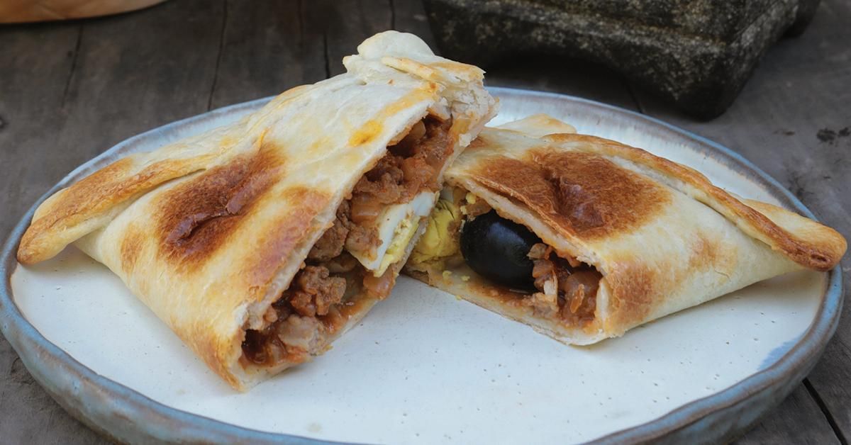 Чилийская эмпанада де пино с мясной начинкой