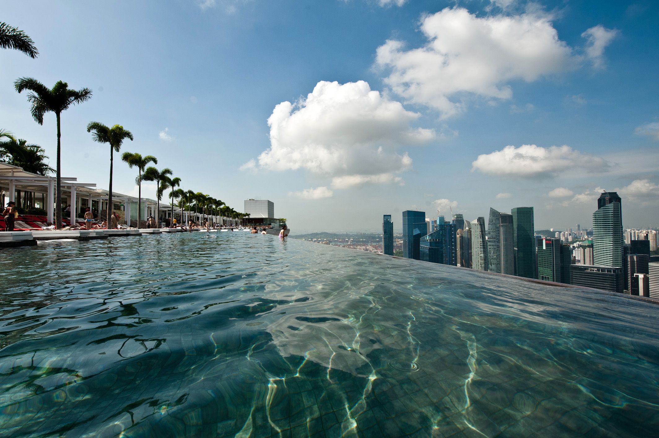 Самый известный rooftop-инфинити бассейн: Marina Bay Sands in Singapore