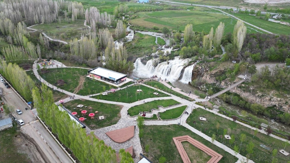 Водопады Мурадие (Muradiye)