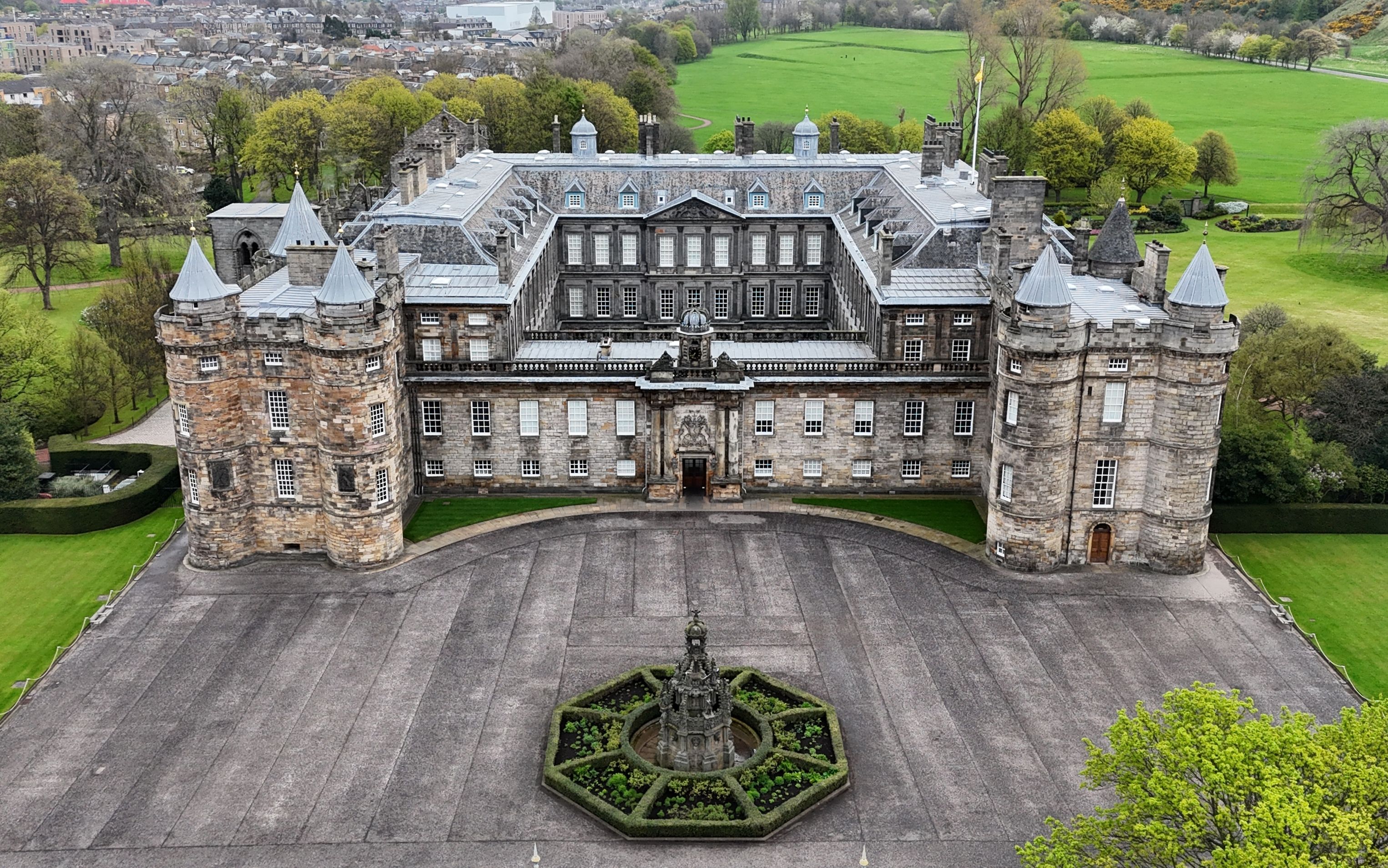 Дворец Холируд (Palace of Holyroodhouse)