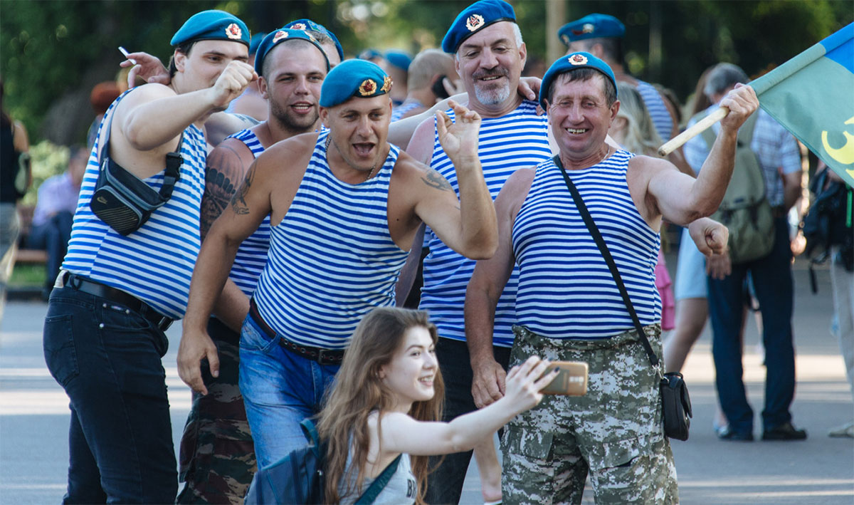 Десантник и вдвшник разница. Сотрудники ВДВ. С днем ВДВ. ВДВ фото. День ВДВ фото.