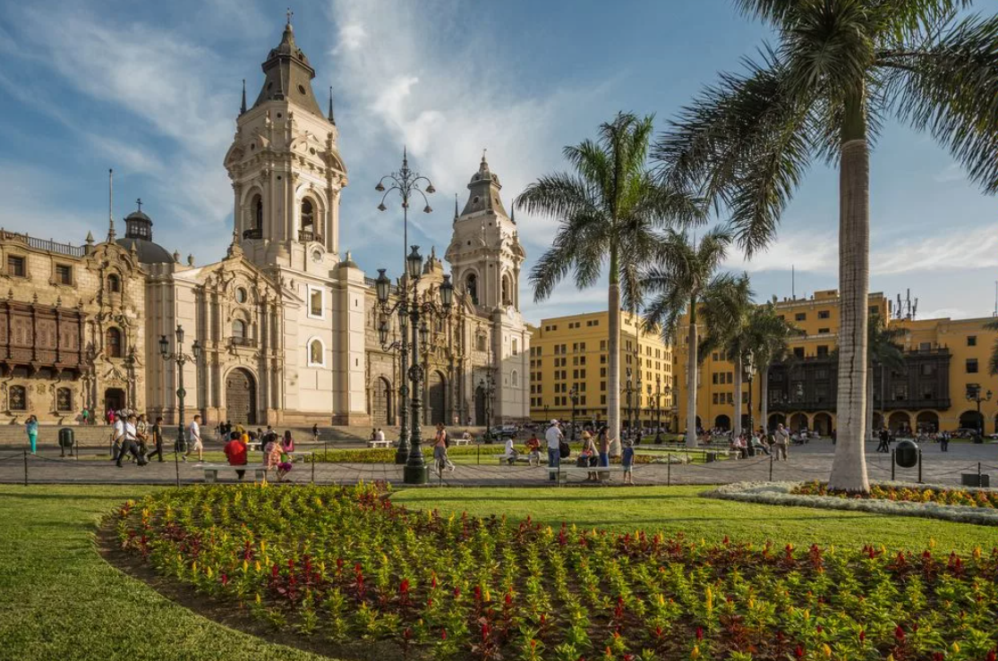 Кафедральный собор Лимы - центральная достопримечательность на главной площади перуанской столицы