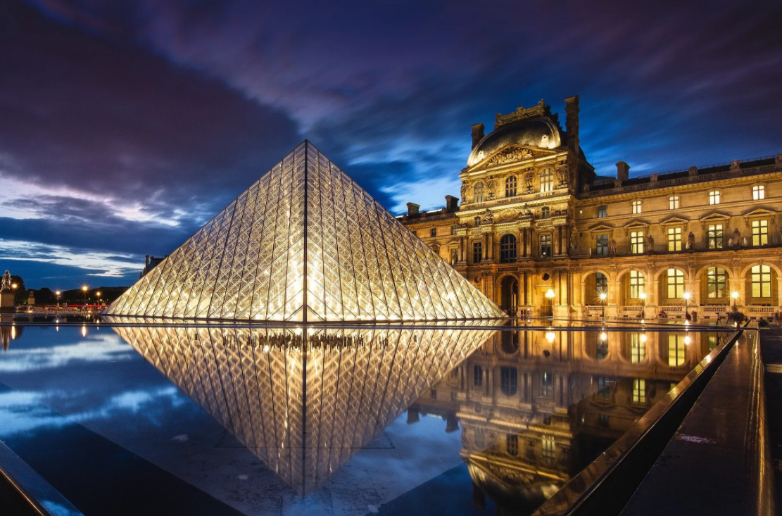Лувр – это одна из самых знаменитых достопримечательностей Парижа