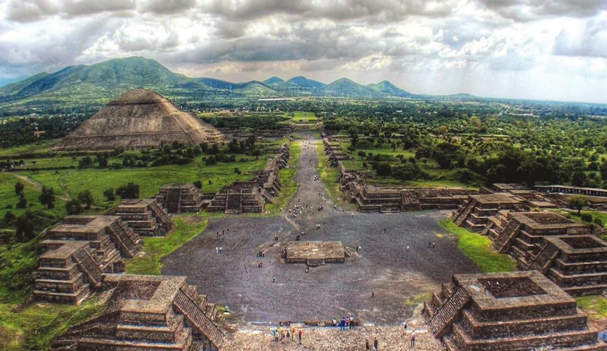 Теотиуакан — древний город, расположенный неподалеку от Мехико