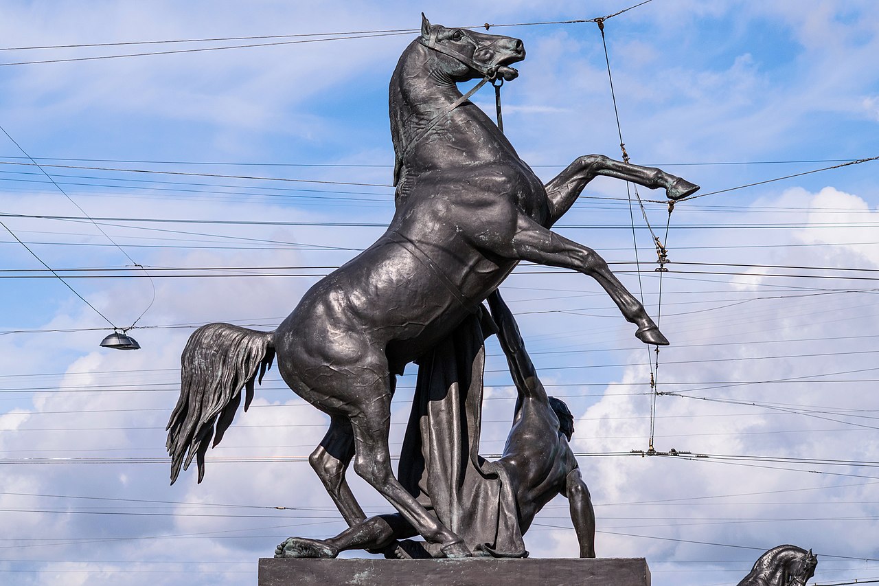 Аничков мост памятник лошади