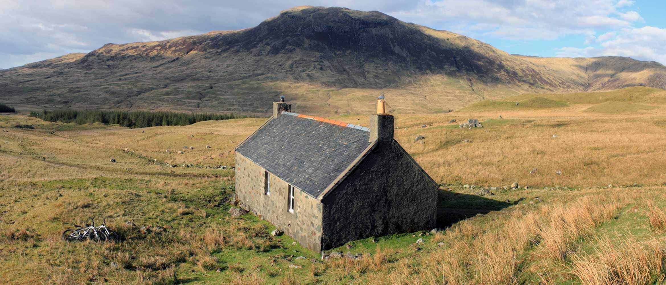 Боти (bothy) — это бесплатные каменные хижины