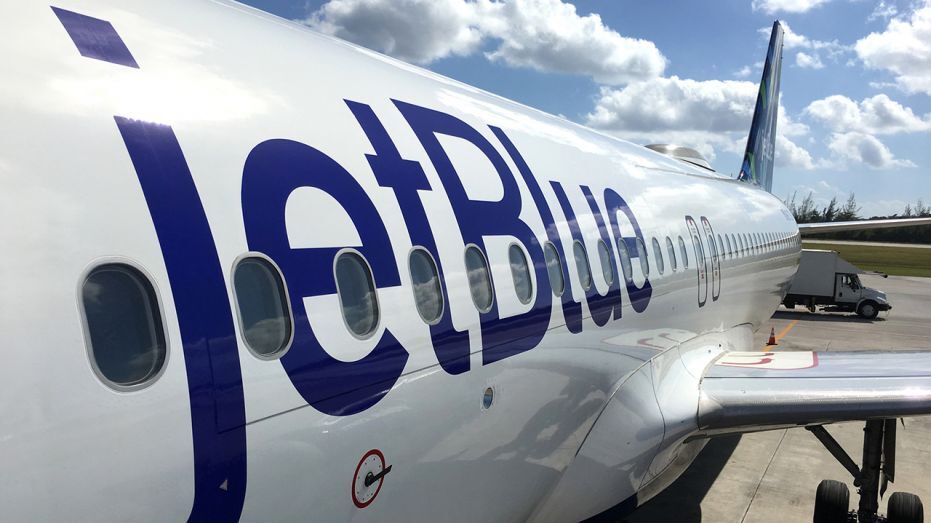 Молодой клиент JetBlue подарил аистам выходной