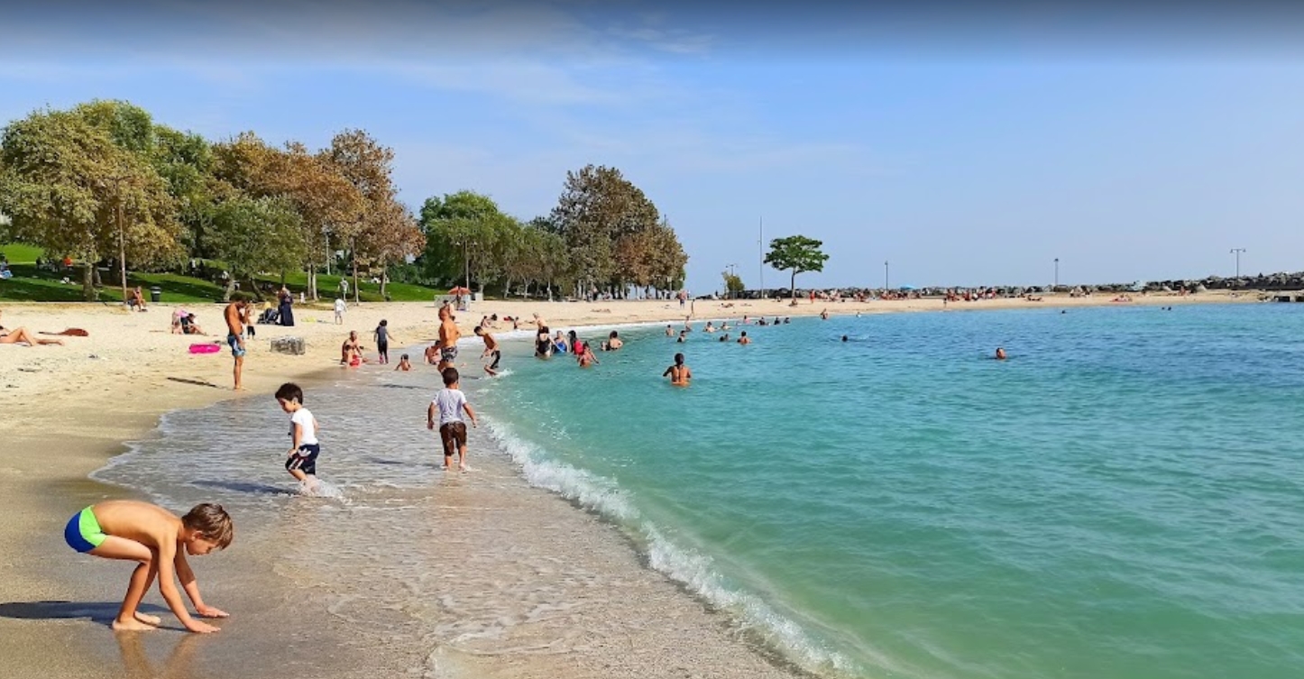 Где купаться в стамбуле. Bakirköy Beach Стамбул. Пляж Флория в Стамбуле. Пляжи в Стамбуле 2023. Стамбул черное море пляж.