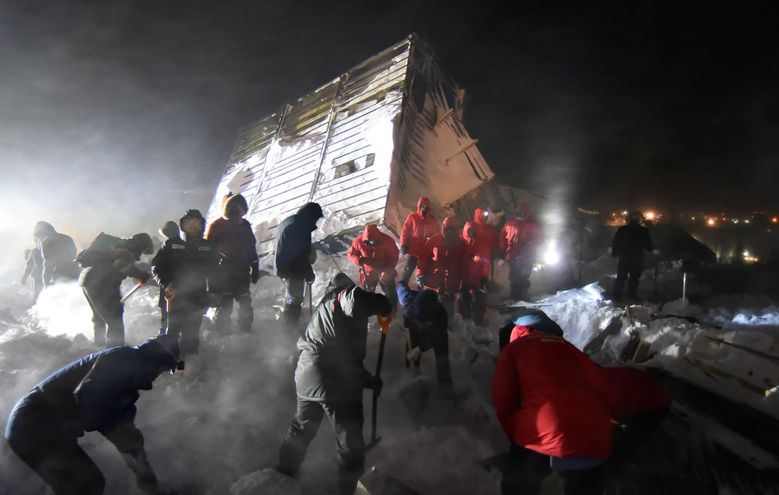 Под лавиной в Норильске погибла семья с ребёнком