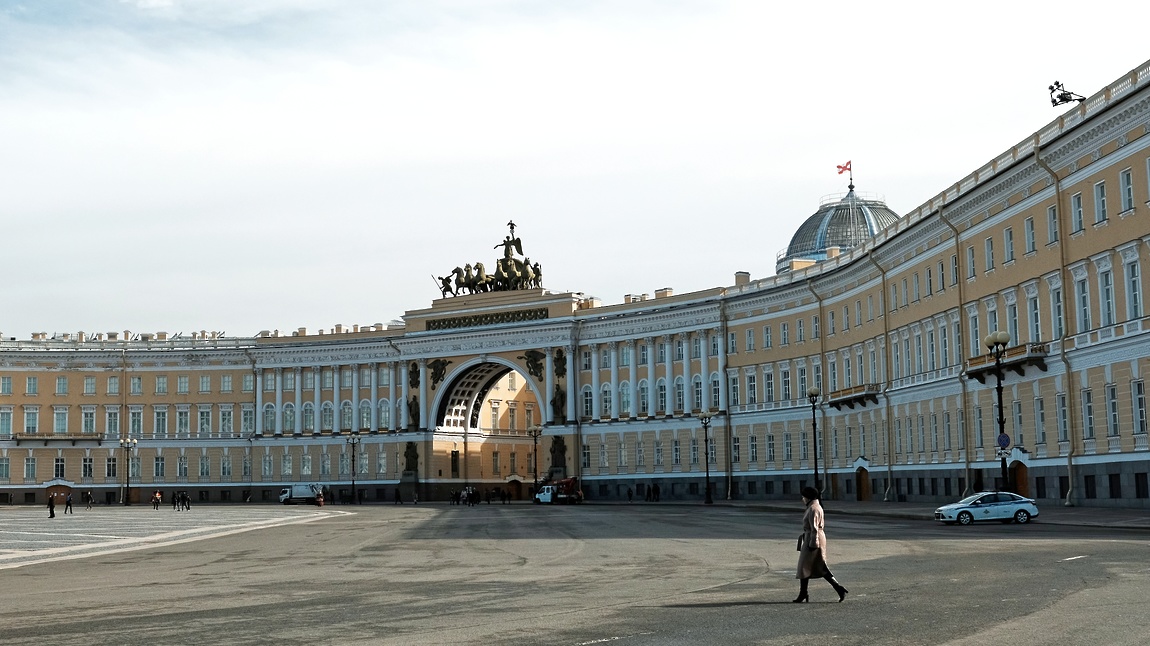 Власти Петербурга просят туристов не приезжать в Новогодние праздники