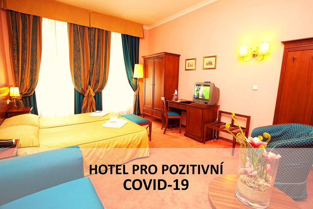 На сайте booking.com чешский отель позиционируется как "Pro pozitivni Covid-19"