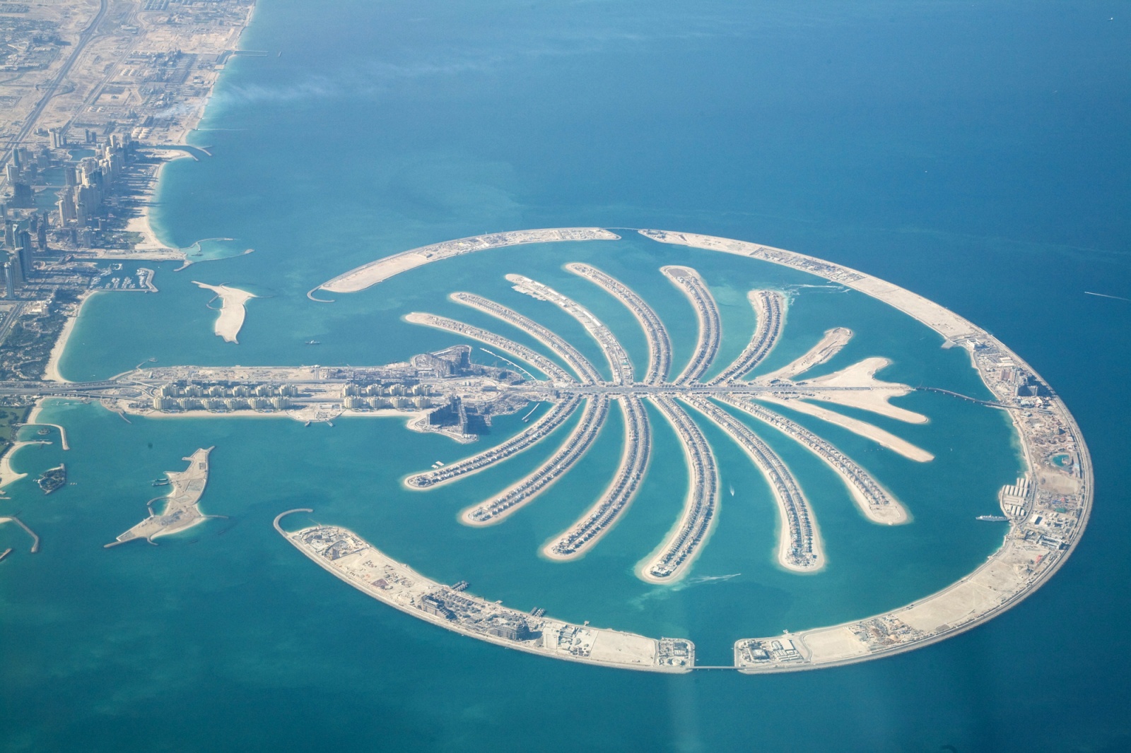 Palm jumeirah. Дубай остров Пальма Джумейра. Искусственный остров Пальма Джумейра. Искусственный остров Пальма Джумейра в ОАЭ. Остров Palm Jumeirah в Дубае.