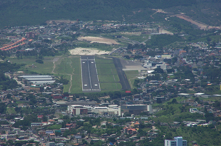 TONCONTIN INTERNATIONAL AIRPORT (ГОНДУРАС). Фото 1