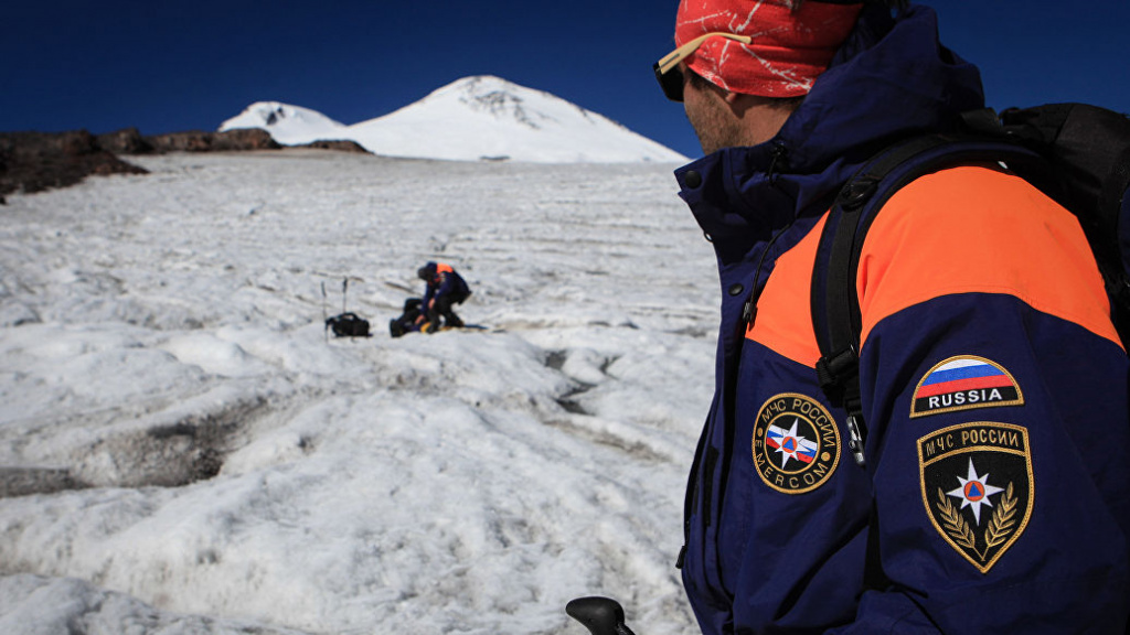 Отправившиеся на место спасатели нашли пропавших альпинистов