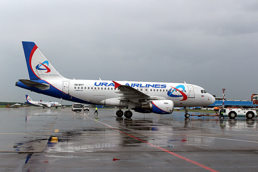 Самолет уральские авиалинии. Самолет u6 Уральские авиалинии. Ural Airlines a320 Жуковский. Уральские авиалинии парк а 320. Уральские авиалинии самолетный парк.