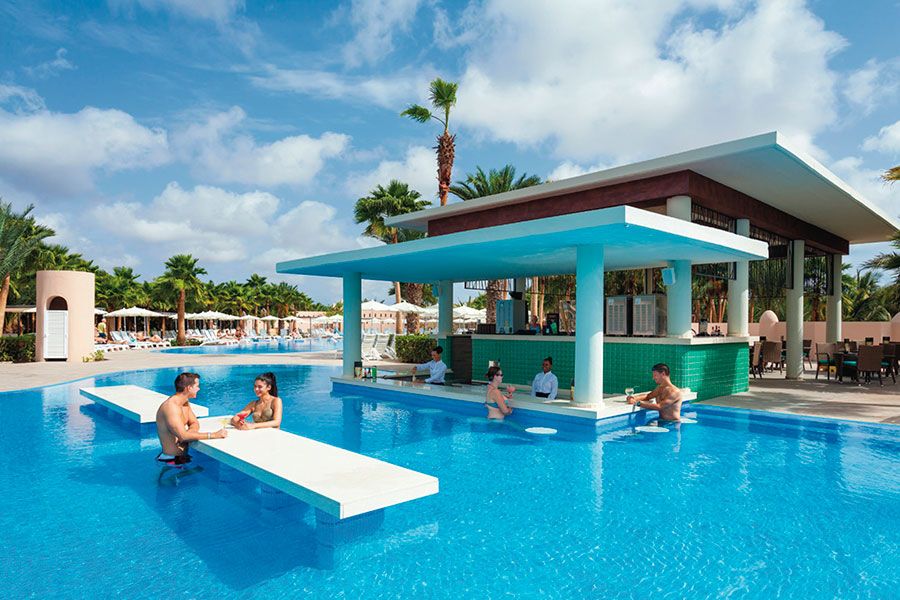 Pool-бар в одно из отелей RIU в Кабо-Верде