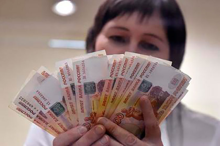 Пенсионерку из Красноярска обязали заплатить 400 тысяч рублей за пьяный дебош в самолёте