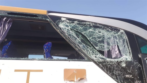 В районе Пирамиды взорвалось инородное тело, разбив стекло автобуса