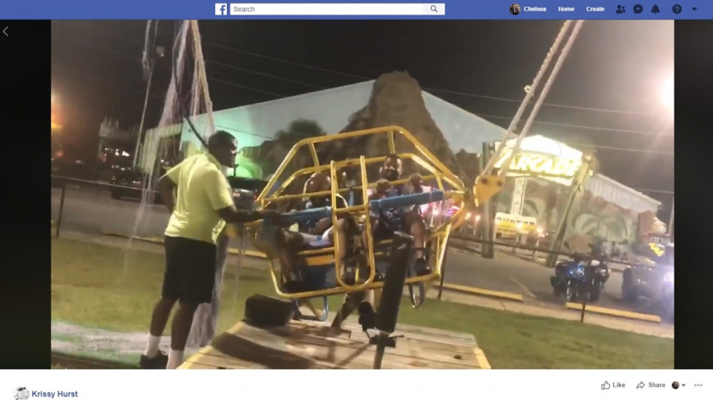 Трос аттракциона "Slingshot" с 2 туристами лопнул за секунду до запуска