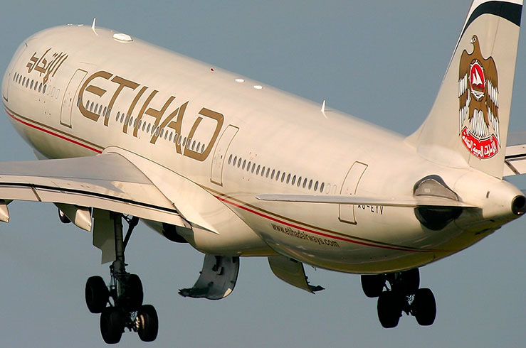 Власти США сняли запрет на провоз гаджетов в самолетах авиакомпании Etihad Airways