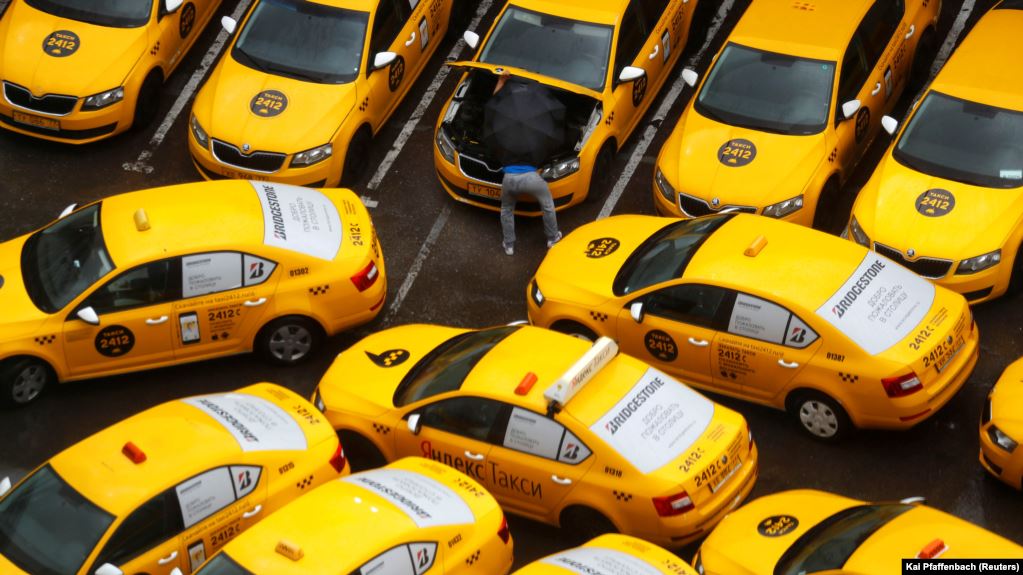 Мужчина за рулём "Яндекс такси" всегда был без водительских прав