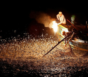 Огненная рыбалка на Тайване – умирающая традиция, которая вскоре исчезнет