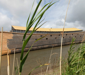 В Европе можно встретить 2 огромных Ноева ковчега